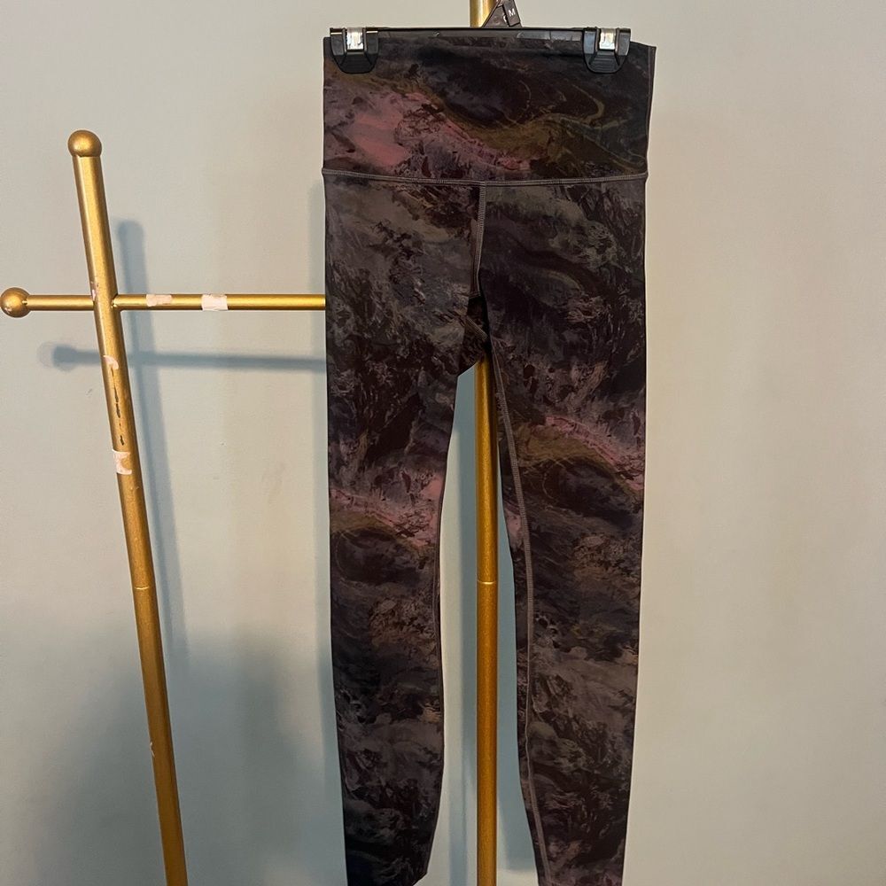 Lululemon Leggings size 2 wunder under